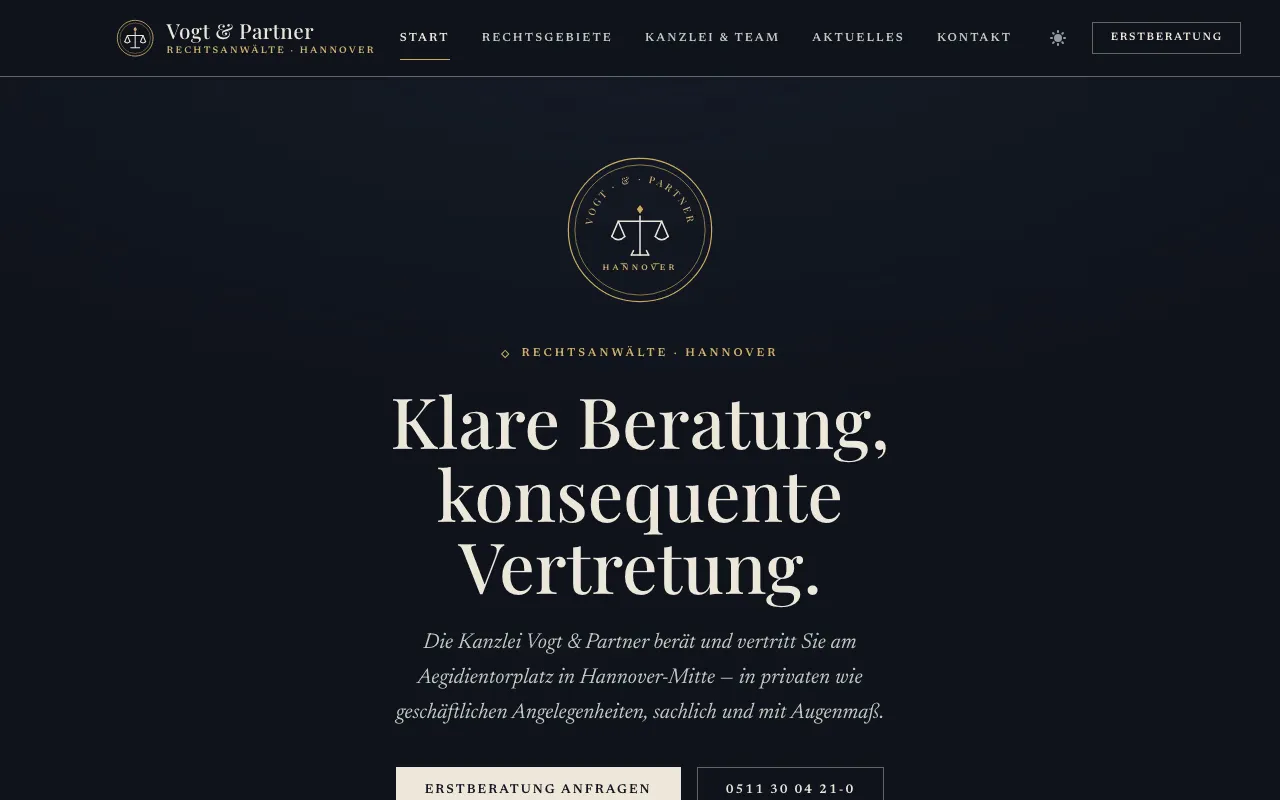 Startseite der Demo-Website Kanzlei Vogt & Partner in dunkler Ansicht