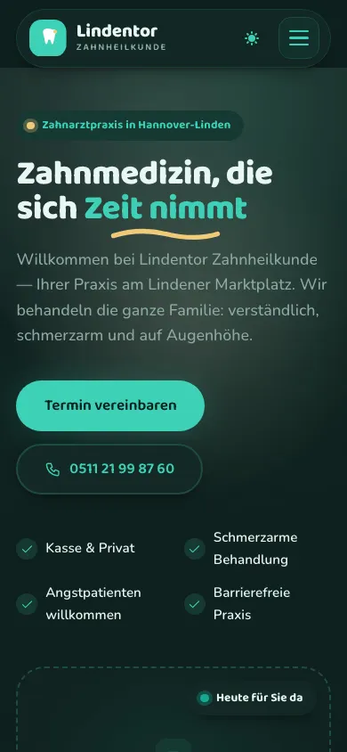 Startseite der Demo-Website Lindentor Zahnheilkunde auf dem Smartphone in dunkler Ansicht
